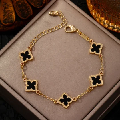 Luxury Vintage Four-Leaf Clover Bracelet – Rhinestone Motif Wrist Chain