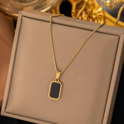 18K Gold Plated Vintage Black Gemstone Square Pendant Necklace